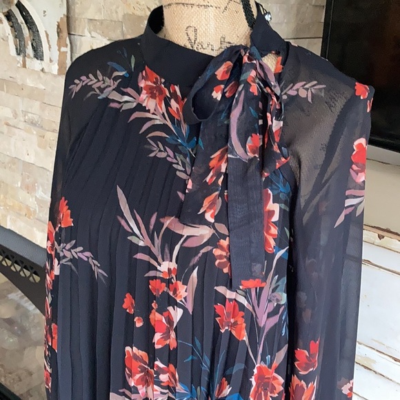 Molly Bracken black floral pleated lined long sheer sleeve swing dress tie neck - Picture 10 of 16